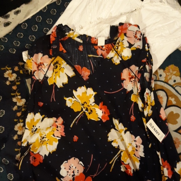 Blouses - Picture 3 of 4